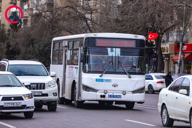 Bakıda avtobuslara Türkiyə bayraqları vuruldu - FOTOLAR