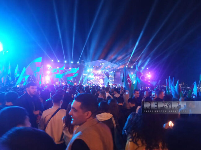 Bakıda Heydər Əliyevin 100 illik yubileyi ilə əlaqədar atəşfəşanlıq olub - FOTO