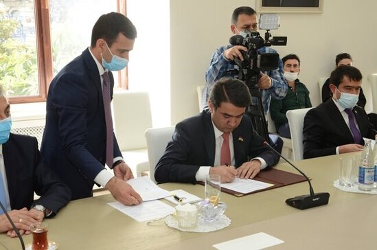 Tacikistanlı qonaqlar Bakı Şəhər İcra Hakimiyyətində qəbul edilib