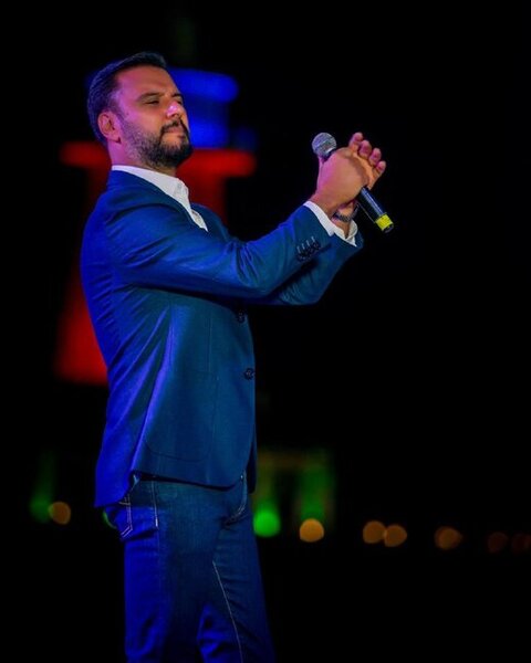 Alişan Bakı konsertində Qarabağ maralını canlı oxudu