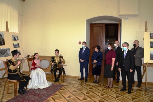 E.Həbibullayev:"Kitabda qələbəmiz və Prezident İlham Əliyevin siyasəti haqqında uşaqların anlaya biləcəyi tərzdə məlumatlar verilir"