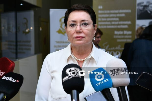 İlham Əliyev Elmira Axundovanı təltif etdi