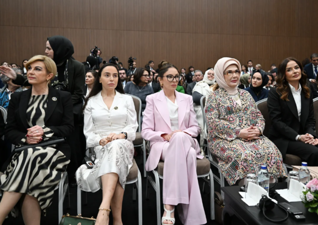 Mehriban Əliyeva Antalyada Fələstinlə bağlı paneldə iştirak edib - FOTO