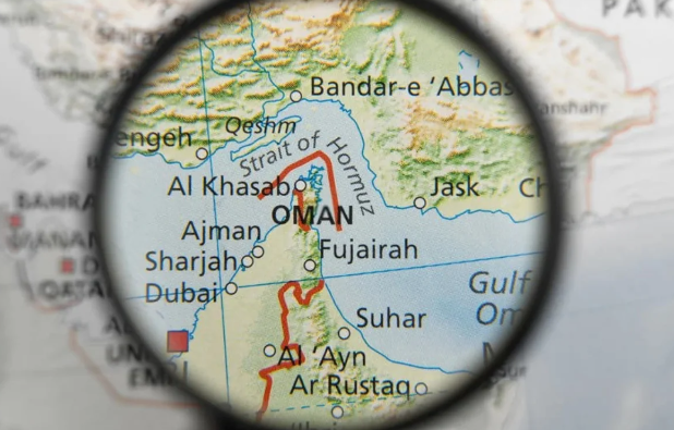 İraq gəmiləri Hörmüz boğazından keçid məhdudiyyətlərindən azad edilib