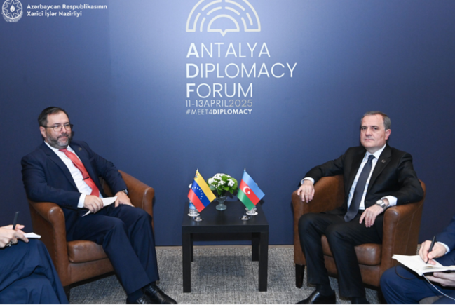 Ceyhun Bayramov venesuelalı həmkarı ilə ikitərəfli əməkdaşlıq məsələlərini müzakirə edib