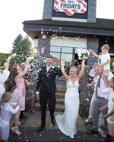 Bu üsul gənc cütlüklərin xoşuna gələcək! Bəy və gəlin pul xərcləmədən evləndilər - FOTOLAR