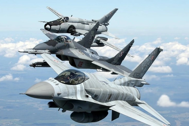 Polşa Rusiya təhdidinə görə təhlükəsizlik tədbirlərini gücləndirib, hava limanı bağlanıb