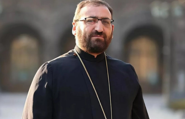 Ermənistanda qalmaqal: Arxiyepiskopun intim xarakterli videoları yayıldı