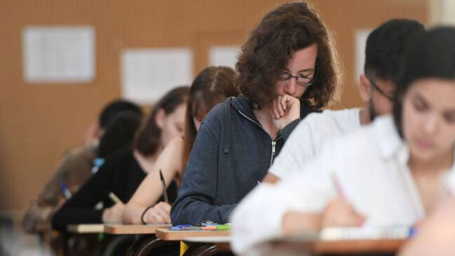 Bu şəxslərin təhsil güzəştləri gələn il də qüvvədə qalacaq (SİYAHI)