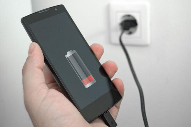 Telefonunuzu bütün gecə şarjda qoymaq nə qədər təhlükəlidir?