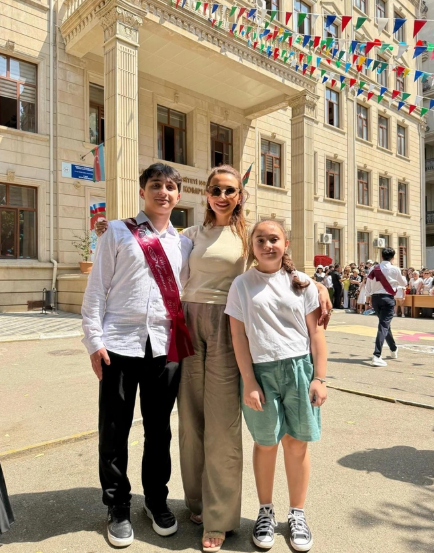 Azərbaycanlı aparıcının oğlu məzun oldu