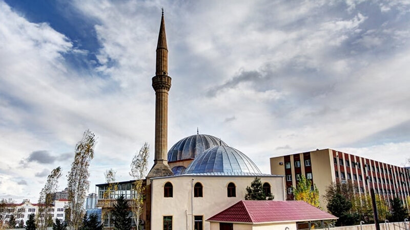 Məsciddə namaz qılıb yatdı, pulları oğurlandı (TƏFƏRRÜAT)