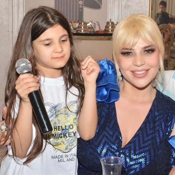 Mətanət İsgəndərli nəvələri ilə - Fotolar