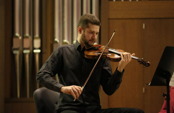 Putin azərbaycanəsilli skripkaçını dövlət mükafatı ilə təltif etdi