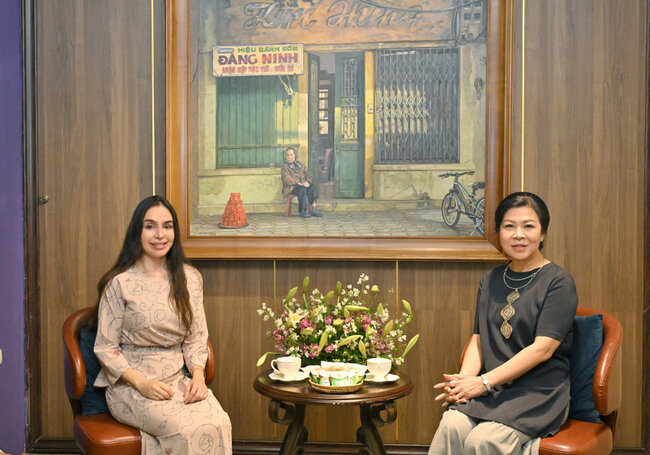 Leyla Əliyeva Vyetnamda muzeydə - Fotolar