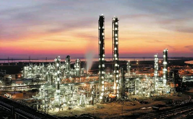 BƏƏ-də neft-kimya zavodu yanğın səbəbindən fəaliyyətini dayandırıb