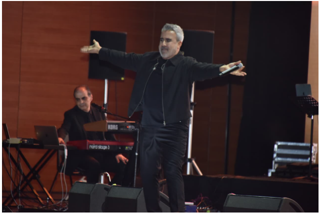 Türkiyənin məşhur müğənnisi Emrah Bakıda konsert verib