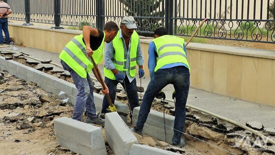 Bakının Qaradağ rayonunda 3 km-lik yolun təmirinə başlanılıb