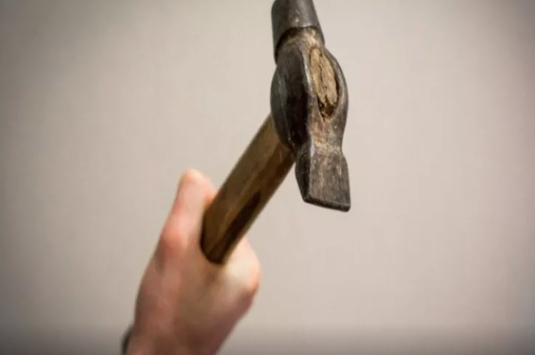 72 yaşlı kişi çəkiclə 5 nəfəri öldürdü - DƏHŞƏT