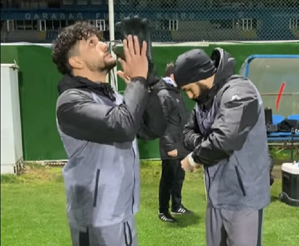 Kadinin Şahruddinlə etdiyi zarafat GÜNDƏM OLDU - VİDEO