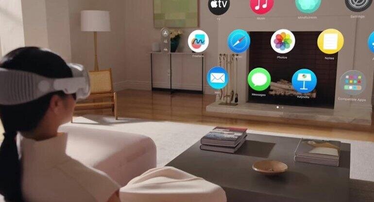 Bir neçə ay sonra şəhərdə "dəli kimi" hərəkətlər edən insanlar peyda olacaq