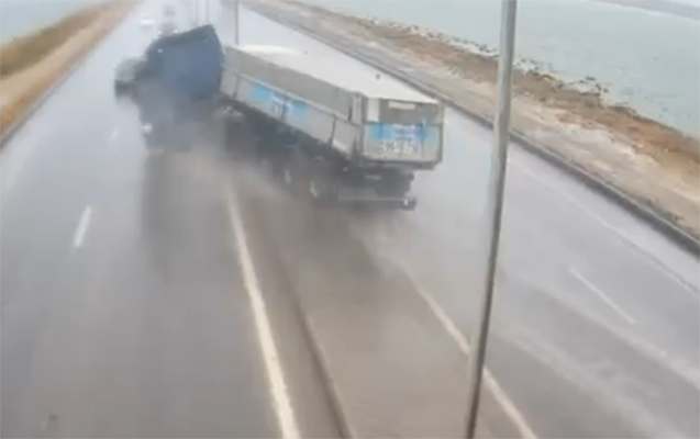 3 nəfərin həlak olduğu qəzanın görüntüləri - Video