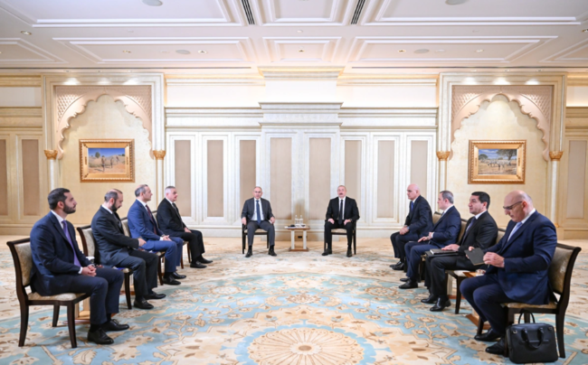 Əbu-Dabidə İlham Əliyevin Nikol Paşinyanla görüşü başlayıb