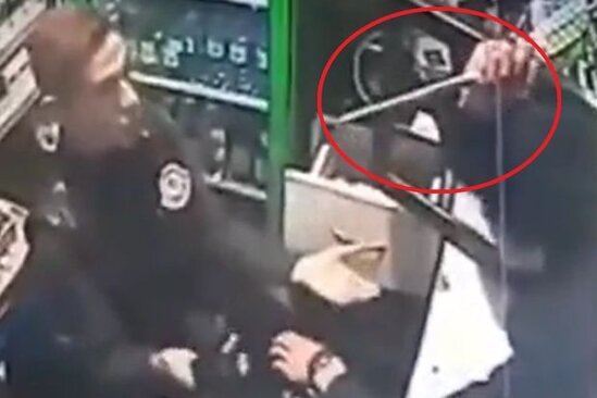 Sumqayıtda satıcını hədələyib pulları aparan şəxs tutulub - YENİLƏNİB + VİDEO