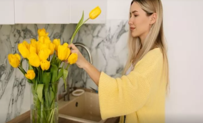 Sarı çiçəklər ayrılığı ifadə edir: bu inanc haradan gəlir?