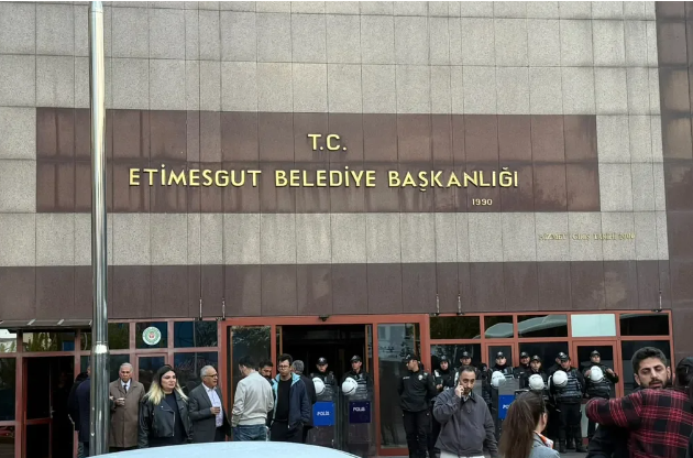 Türkiyədə istintaq: İki məmur həbs edildi
