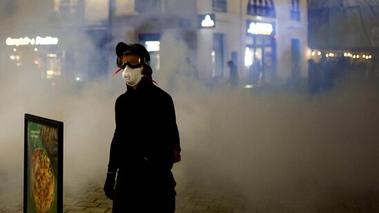 Paris küçələri yenidən döyüş meydanına çevrildi - FOTO