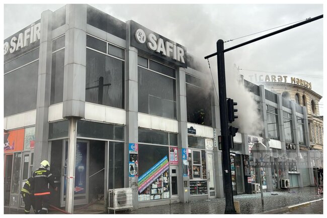 Sumqayıtda ticarət mərkəzində yanğın oldu - Fotolar - Yenilənib