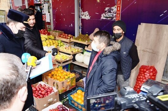 Paytaxtda qanunsuz küçə ticarəti ilə bağlı reydlər keçirilir - FOTO