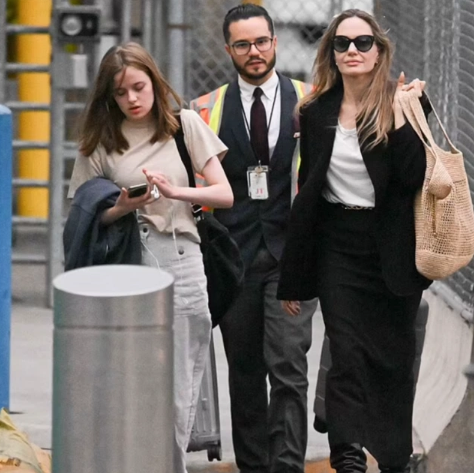 Ancelina Coli yeniyetmə qızı ilə görüntüləndi - FOTO