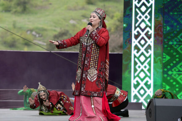 Cıdır düzündə "Xarıbülbül" festivalının açılış konserti olub - FOTO