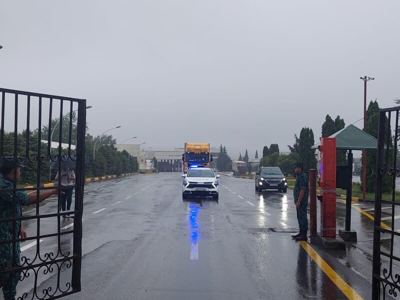 Rusiya Qızıl Xaç Cəmiyyətinin Qarabağ erməniləri üçün göndərdiyi ərzaq dolu TIR Ağdam istiqamətində hərəkət edir