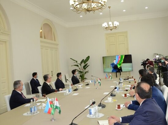 Tacikistanlı qonaqlar Bakı Şəhər İcra Hakimiyyətində qəbul edilib