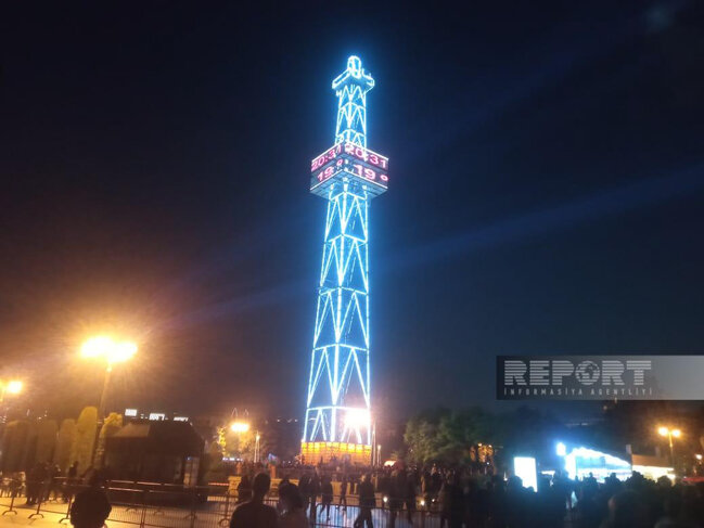 Bakıda Heydər Əliyevin 100 illik yubileyi ilə əlaqədar atəşfəşanlıq olub - FOTO