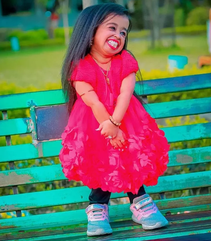 Dünyanın ən balaca qadını - Cəmi 63 sm boyu olan Amge - FOTO-VİDEO