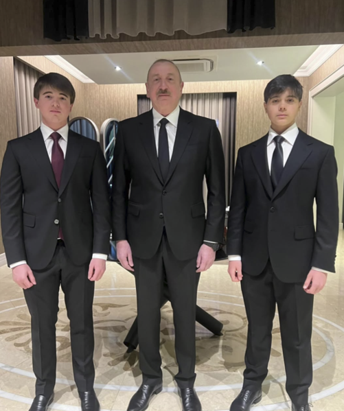 Prezident ailə üzvləri ilə Antalyada - Fotolar