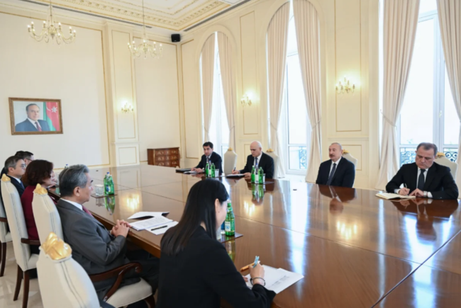 Prezident İlham Əliyev Çin Kommunist Partiyası Mərkəzi Komitəsinin Siyasi Bürosunun üzvünü qəbul edib - Foto