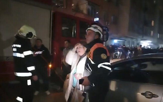 Xırdalanda çoxmərtəbəli yaşayış binasında yanğın - Sakinlər təxliyə olundu