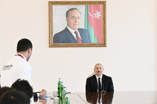 Prezident çempion güləşçiləri qəbul etdi - Fotolar