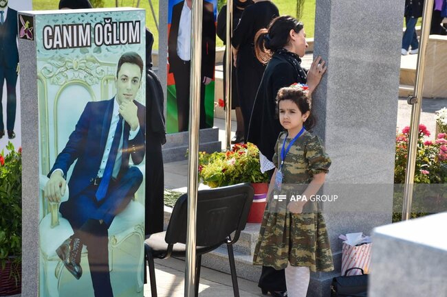 Xalq şəhidlərini anır - FOTOLAR