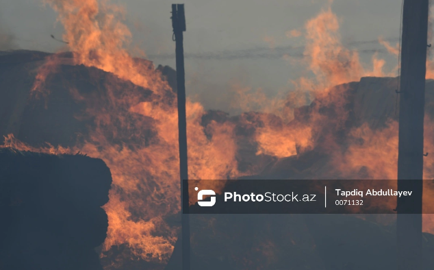 Pirallahıda yeddiotaqlı ev külə döndü