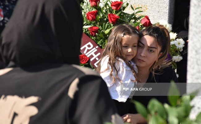 Xalq şəhidlərini anır - FOTOLAR