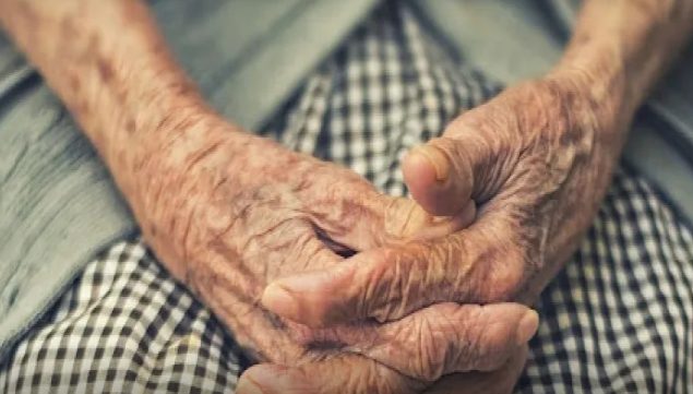 71 yaşlı qadın 102 yaşlı anasını öldürdü: "Baxmaqdan yorulmuşdum"