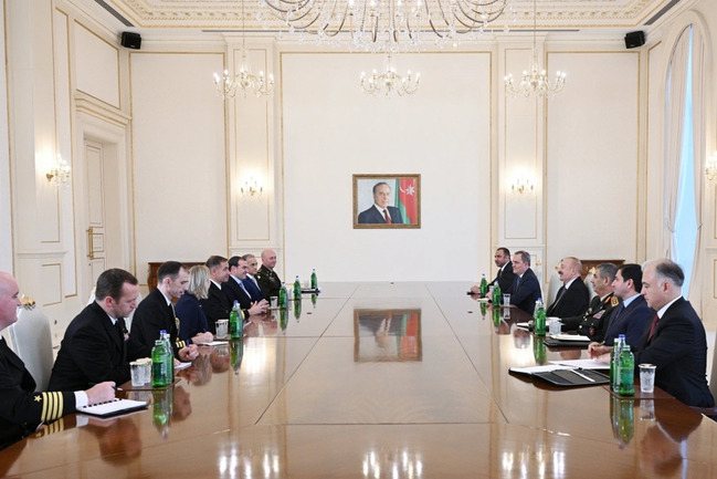 Prezident İlham Əliyev ABŞ Mərkəzi Komandanlığının komandanını qəbul edib