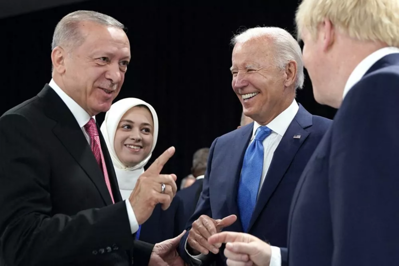 Ərdoğanın yanından ayırmadığı Fatimə kimdir? - FOTO