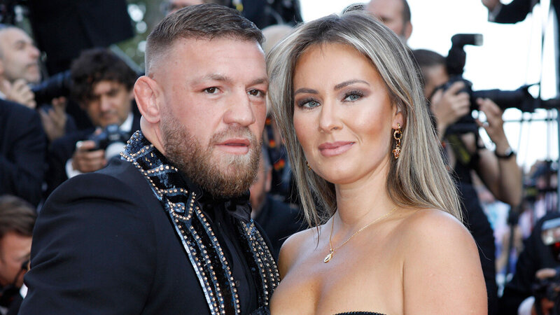 17 illik sevgilisi ilə evlənir